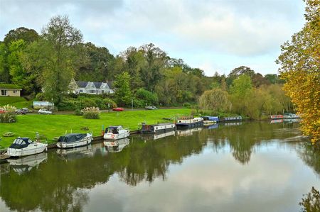 This stunning riverside property sounds ideal for those looking to enjoy the beauty of the River Thames - Photo 4