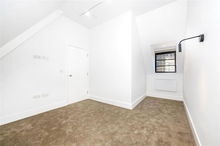 3 bedroom flat to rent - Photo 4