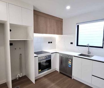 Modern Stylish Townhouse - Photo 2