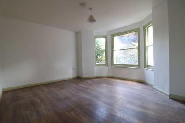 4 Bed Flat, Wickham Road, SE4 - Photo 1