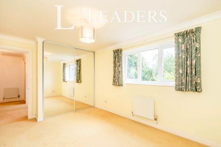 4 bedroom house to rent Bathurst Close, Hayling Island, PO11 - Photo 3