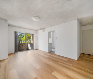 Updated Two Bedroom Unit in a Convenient Liverpool Location - Photo 1