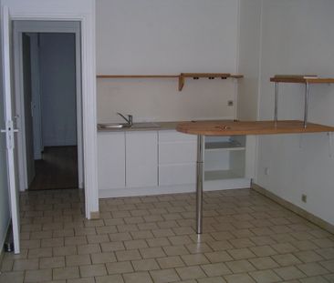 Un appartement comprenant 1 salon avec coin cuisine, 1 chambre, 1 S... - Photo 1