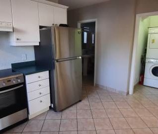 Two bedroom apartment/ main floor of a house for rent - Photo 2