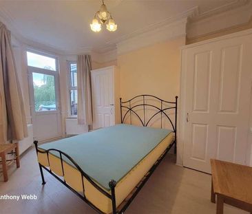 Eaton Park Road, Palmers Green, N13 - Photo 3