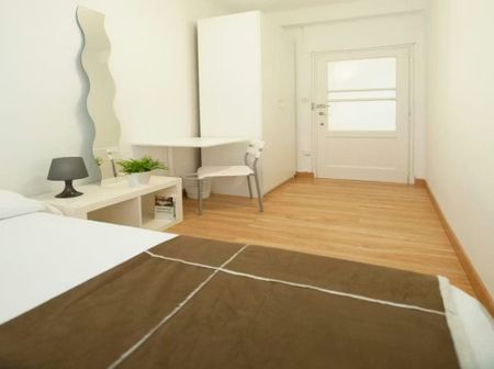 Plaza de Manuel Becerra, Madrid, Community of Madrid 28028 - Photo 3