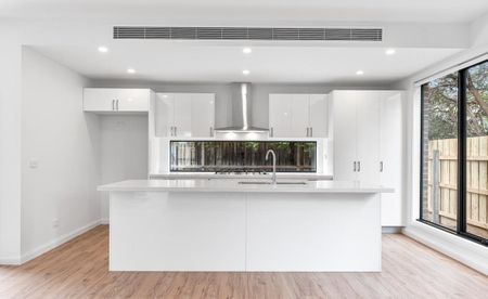 2/14 Centre Dandenong Road, Cheltenham VIC 3192 - Townhouse For Rent | Domain - Photo 4