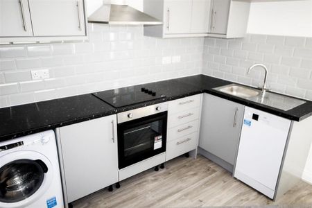 2 bedroom maisonette to rent - Photo 3
