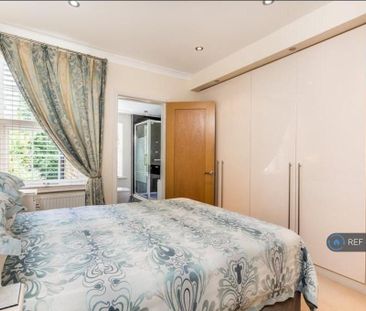 4 bedroom semi-detached house to rent - Photo 4