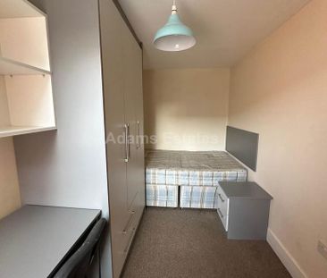 6 bedroom terraced house to rent - Photo 2