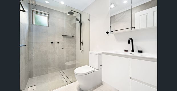 Stunning Three Bedroom Townhouse with Lock up Garage - Photo 1