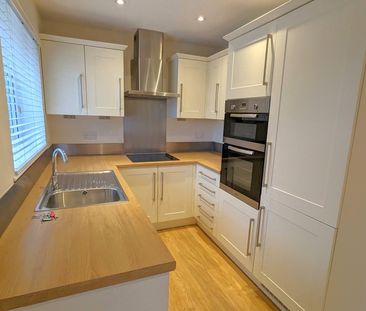 Holmfield Place, New Haw - 2 bedrooms Property for lettings - Seymours - Photo 3