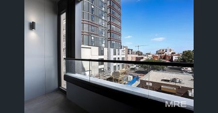 Convenient living at it's best - Photo 2