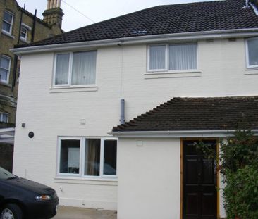 6 bedroom semi-detached house to rent - Photo 3