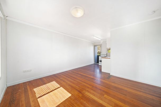2 Bedroom Air Conditioned Duplex with Fully Fenced Yard - Photo 1