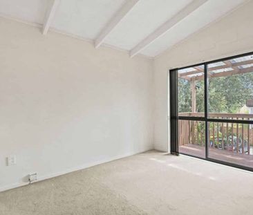 Family Home In New Lynn - Photo 2