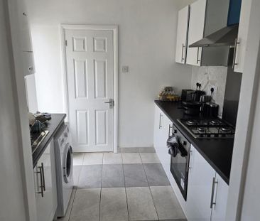 1 bedroom in a house share to rent - Photo 1