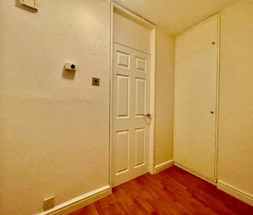 2 Bedroom Flat to Rent in Lea - Photo 5