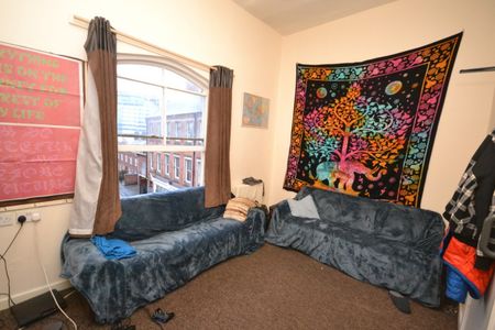 4 bed Maisonette for Rent - Photo 2