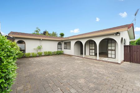 **Spacious 3-Bedroom Family Home for Rent in Pukete, Hamilton** Located in the sought-after suburb of Pukete, Hamilton (3200), this well presented 3-bedroom, 1-bathroom house offers comfortable living with convenient access to local amenities. - Photo 4