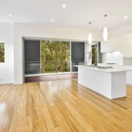 Spacious Renovated Apartment - Photo 4