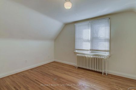 Detached Home For Lease | X8310222 - Photo 4