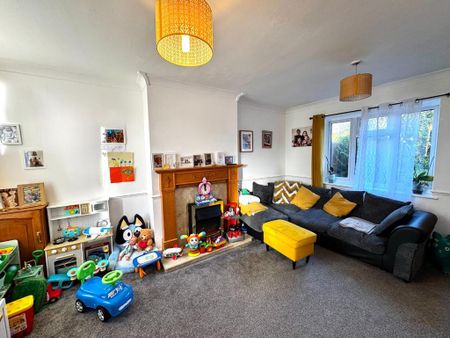 3 bedroom semi-detached house to rent - Photo 2