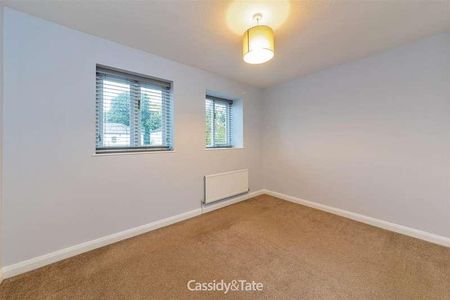 Abbott John Mews, Wheathampstead, AL4 - Photo 2