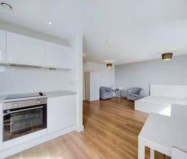 Studio to rent - Photo 1