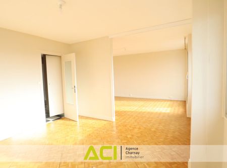 MACON CENTRE – APPARTEMENT T3 BIS AVEC MAGNIFIQUE VUE SUR LE VAL DE SAONE - Photo 4