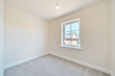 32 Sheerness Way, Peterborough, Hampton Beach - Photo 3