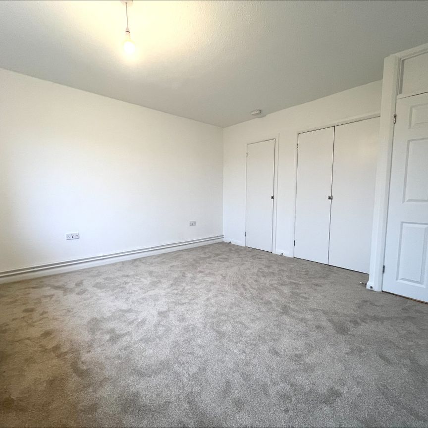 Redhorn Gardens, Devizes - Photo 1