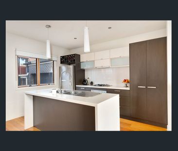 Low-Maintenance Perfection in a Prime Position - Photo 6