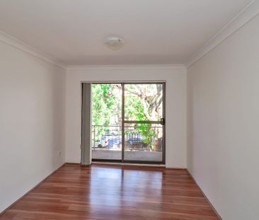 Large 2 Bedroom Apartment with Timber Flooring! - Photo 6