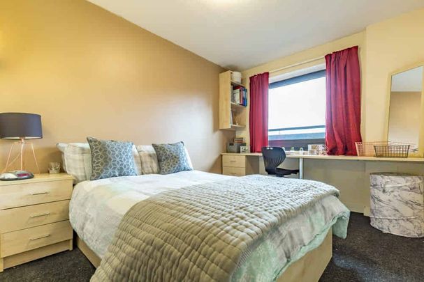 Premium 5 Bed Ensuite - Photo 1