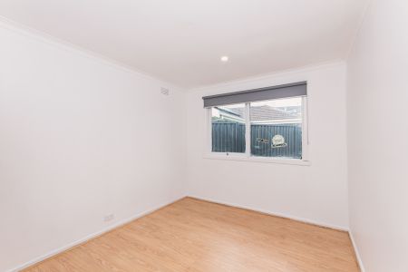 38 South Gateway, Avondale Heights VIC 3034 - House For Rent | Domain - Photo 2