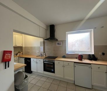 1 bedroom in a house share to rent - Photo 4