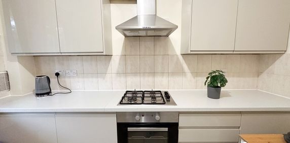 Room in a Shared Flat, Templar House, NW2 - Photo 2