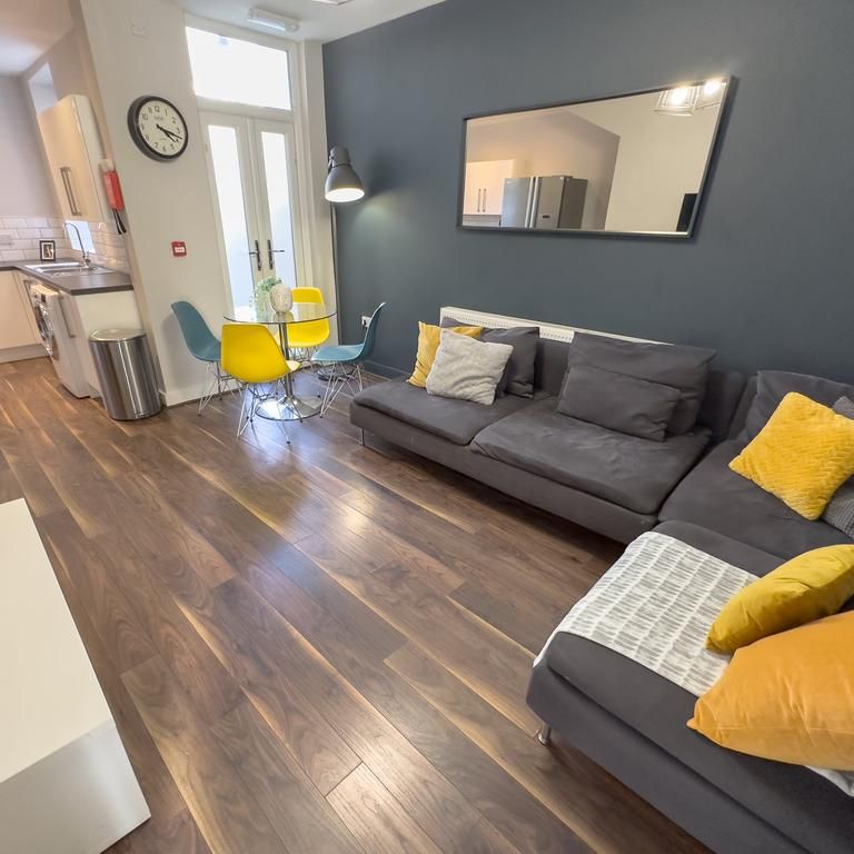 5 bedroom terraced house to rent - Photo 1