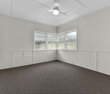 LARGE 3 BEDROOM HOUSE IN ENOGGERA !! Brand new Bathroom! - Photo 3