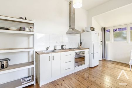 Spacious furnished one bedroom unit - Photo 3