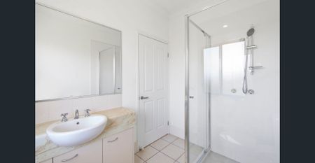 Spacious Family Home In The Heart Of Edens Landing - Photo 5