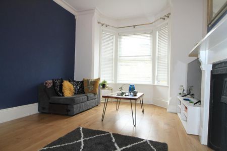 3 bedroom flat to rent - Photo 3