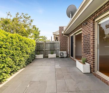 Spotless modren unit with great courtyard - Photo 5