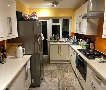 Room in a Shared House, Vyner Road, W3 - Photo 2