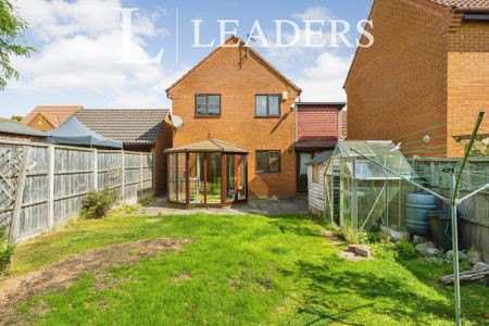 4 bedroom detached house to rent - Photo 3