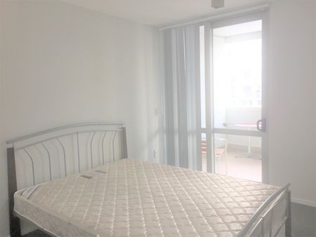 Centrally Located Furnished 1 Bedroom Apartment - Photo 4