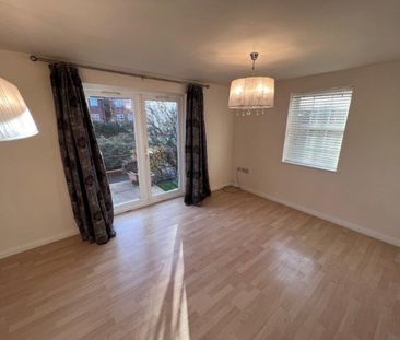 Whitworth Avenue, Hinckley - Photo 1