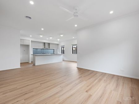 5 BEDROOM FAMILY HOME WITH 3 BATHROOMS - Photo 3