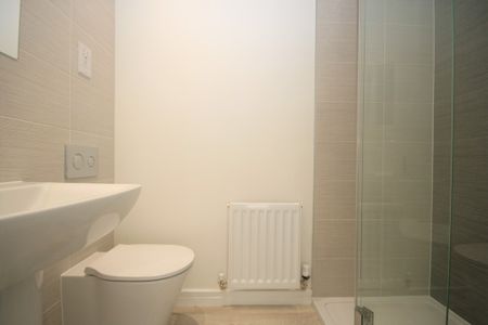 Richmond Park Terrace, Modern New Build 2 Bedroom Apartment, Oatlands – Available 14/04/2025 - Photo 3